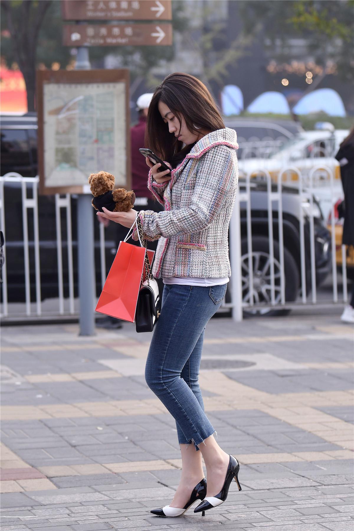 街拍:时尚街区那些尖头细高跟,一款比一款漂亮