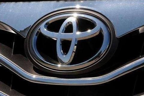 丰田车标是怎么演变来的？一开始竟然不叫TOYOTA