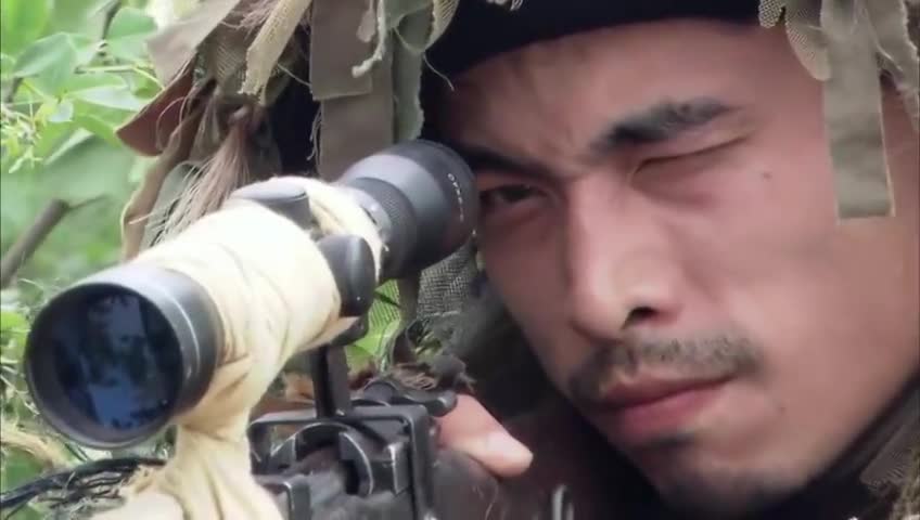 日军特种兵两个狙击手围剿八路军,没想到对方是个神枪手,反被干掉