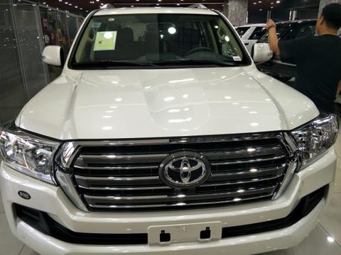 17款陆地巡洋舰4000中东版酷路泽是一款马力强大动力十足硬派越野