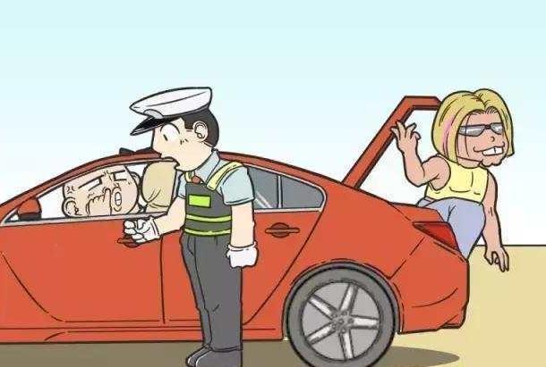 交警在查车时都会做这个小动作,这个小动作有很多学问