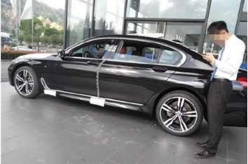 河南一男子花120万买了一辆豪车，车钥匙都不低于万元，惊艳全场