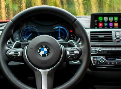 最具诚意的宝马车，操控吊打奥迪A4L和奔驰C级，比迈腾贵一丢丢