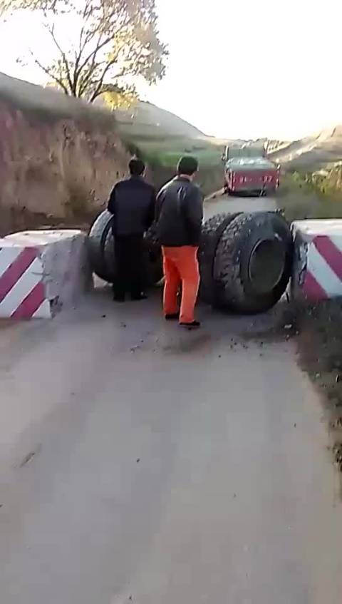 我还以为全车都过去了……回头一看 落俩后轮 直播车市全球车市车友会新能源...