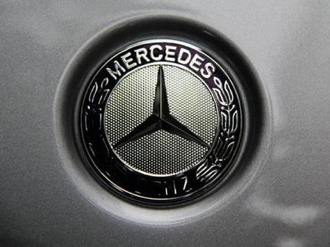 奔驰A级将国产，售价低至20万内，2块液晶屏， 宝马1系不淡定了