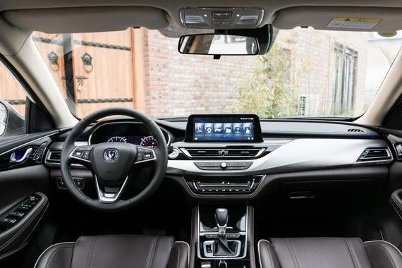 不到十万的CC，内饰比君越出色，屏幕带黑科技，还攒钱买朗逸？