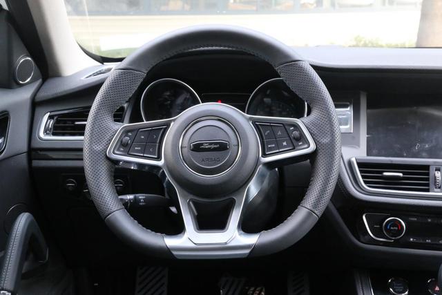 内外兼修的众泰新T600运动版,领先不止一点点!