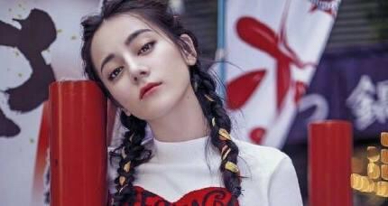 当红花旦迪丽热巴，最近爆出新款麻花小辫发型