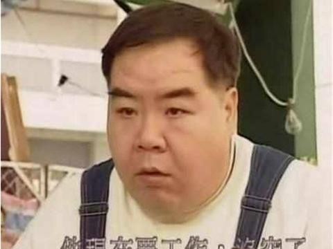 他片酬比周润高，但一夜被骗2亿只剩20，今连豪车都没活成这样！