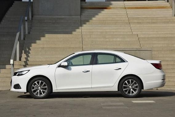 这中型车最低12万多，隔音却不输50万豪车，论中庸更比丰田强