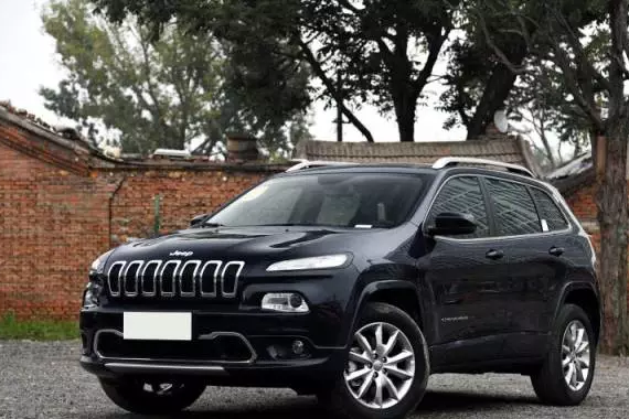 最专业的全路况SUV，20多万就有独步全球的四驱系统，关键省油！