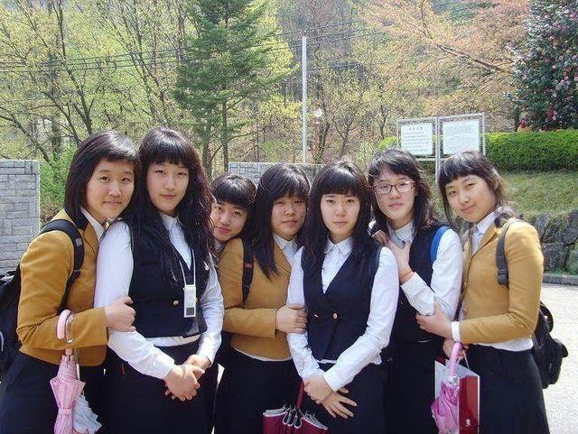 别被韩剧里面的漂亮女高中生欺骗了,这才是真实的韩国女生