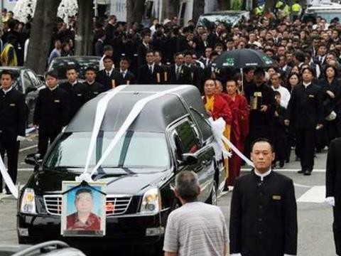 台湾黑道教父，2万小弟出席葬礼，108辆豪车延绵3公里！