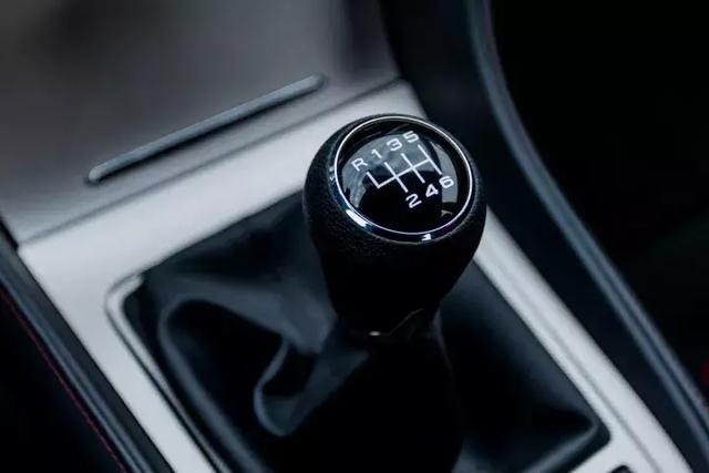 体验全新名爵6手动挡性能版:有颜值和速度,就已足够