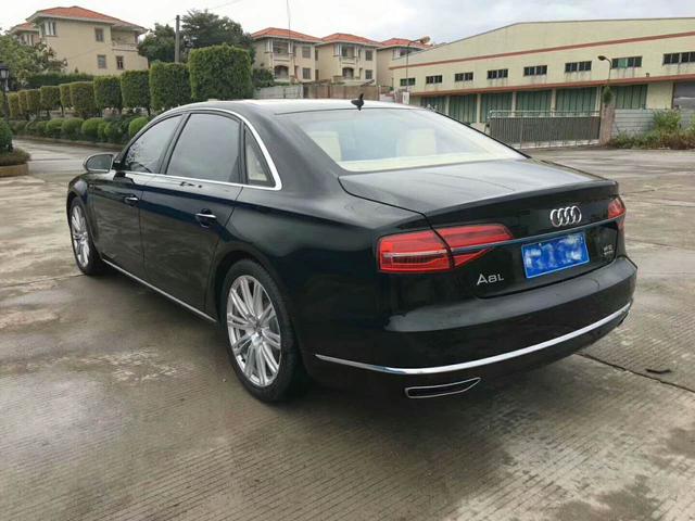 这款奥迪A8L售价50万 四座全景皮顶天窗,车主:好车全球最顶配