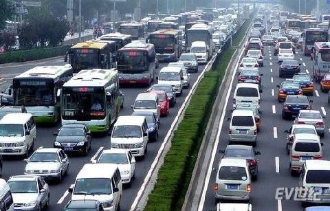 一二线城市非首购家庭 新能源汽车出行强度普遍超60%