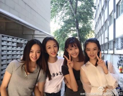 关晓彤与室友闹不和，王俊凯提高出勤率？他们的大学生活差这么多