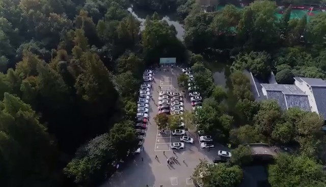 50余辆新能源车绿色巡游杭州，上百位先锋车主为环保疯狂打CALL！  ​