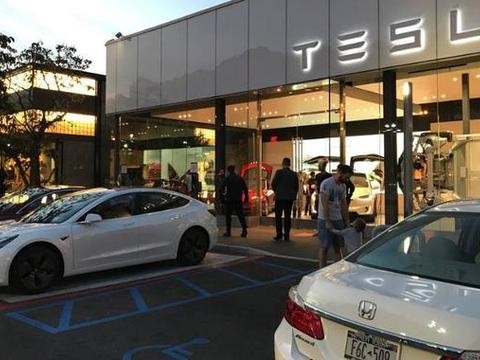 最便宜的特斯拉开始交付，百公里5秒，内饰只有一个iPad？