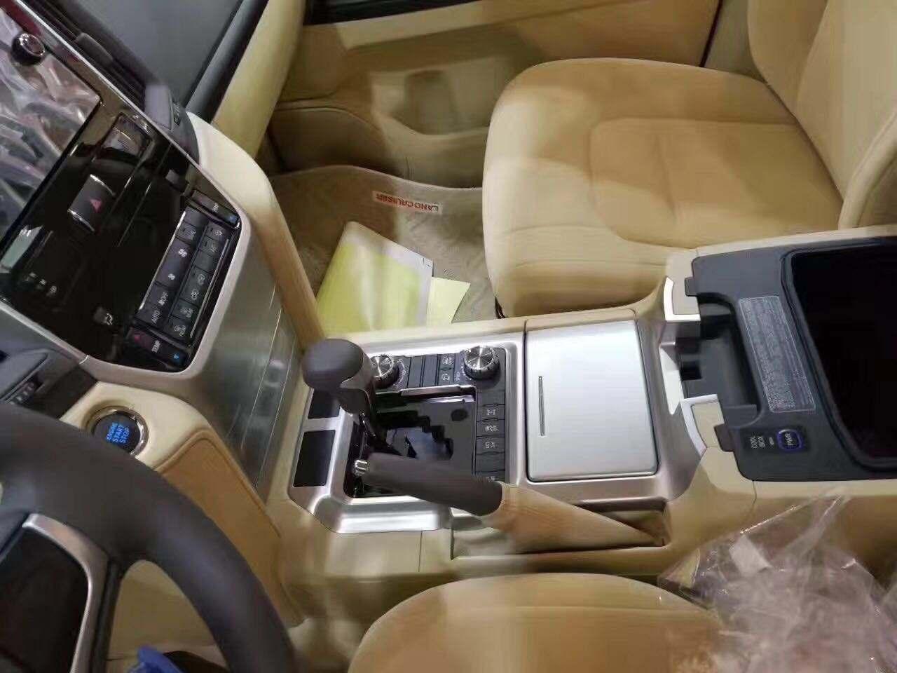 丰田推8座SUV, 可上7座牌照, 平行进口比途昂更霸道
