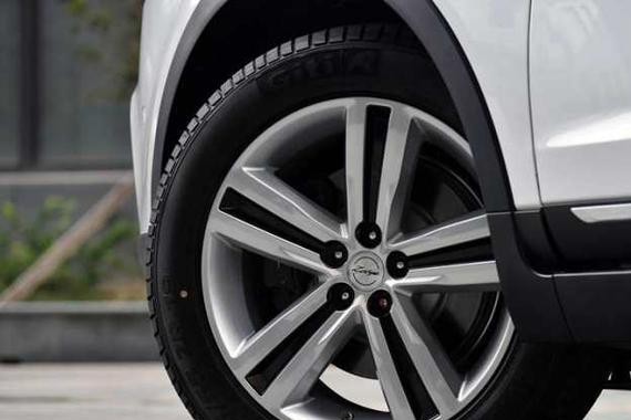 电吸门+全景天窗+LED大灯，尺寸超越汉兰达，这货只卖15万！