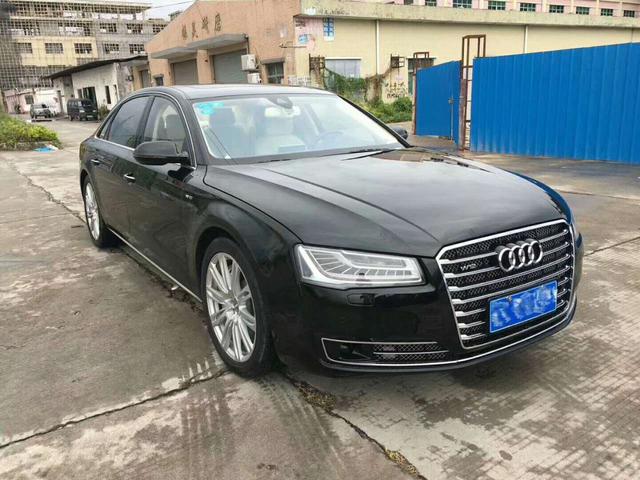 这款奥迪A8L售价50万 四座全景皮顶天窗,车主:好车全球最顶配