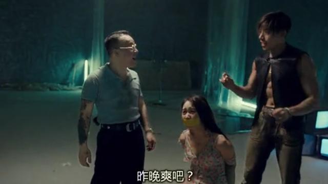 有一段乌鸦把小结巴抓了的片段,一边跳舞一边开枪把小结巴打死的情节