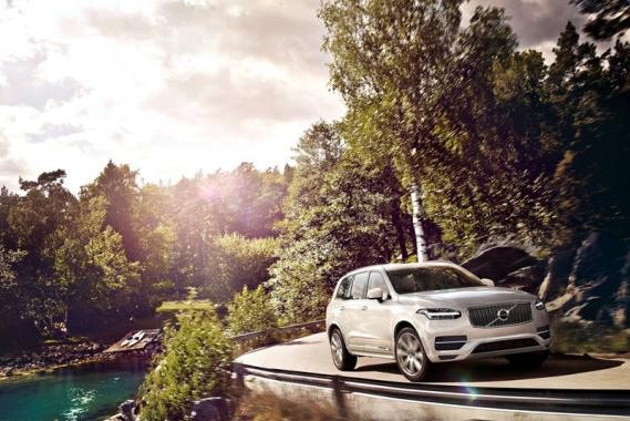 奔驰GLE太壕、宝马X5太张扬，百万豪车要论格调还得它