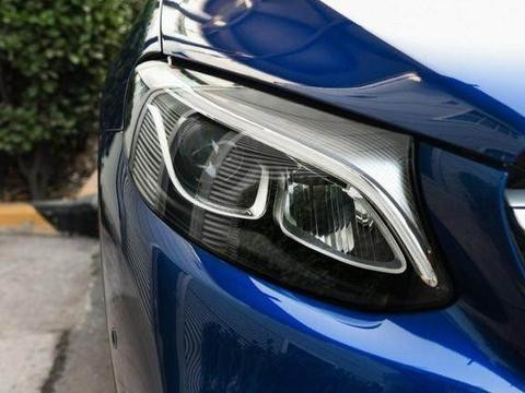 奔驰GLC，同级标杆的豪华SUV，车标就是王牌