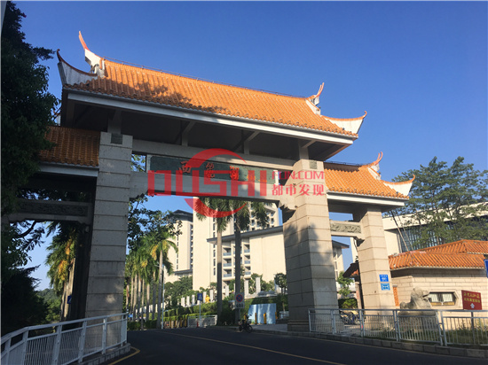 西丽湖度假村：千米画廊环湖而行