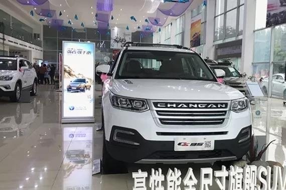 成都一男子背4万硬币买车，销售数钱数到手抽筋