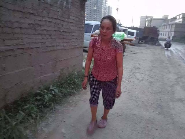 大娘一碗热面之恩,乞丐送她一双破鞋,不料三年后接她养老享福