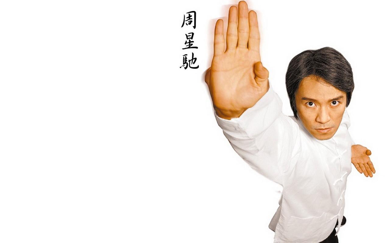演技比周星驰好,唱歌赢过谭咏麟,2次破产座驾仅剩路虎!