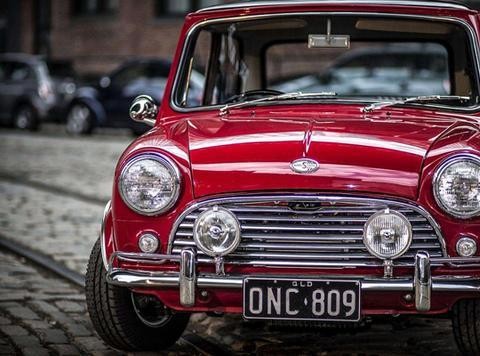 选二手车是看年限还是行驶里程？