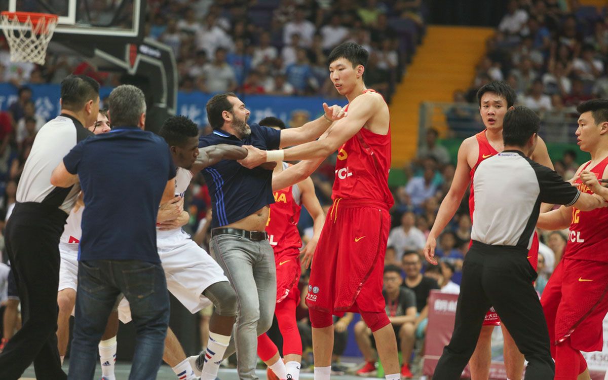周琦、李楠、朱芳雨、易建联都是男篮打架的狠