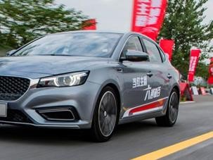 高颜值四门轿跑，轴距同级最长2715mm，1.5T+双离合，谁还买思域