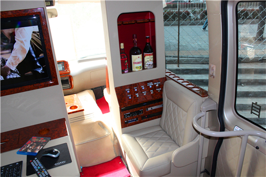 丰田考斯特11座经典商务车内饰配置单官方指