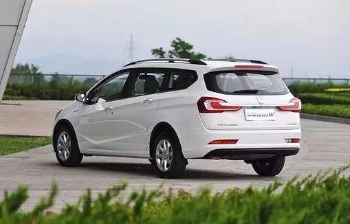 5万便可入手顶配车型 空间不输A级车