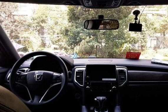 内饰逼格远超奥迪Q5 入手本田UR-V低配 裸车25万却没有倒车雷达