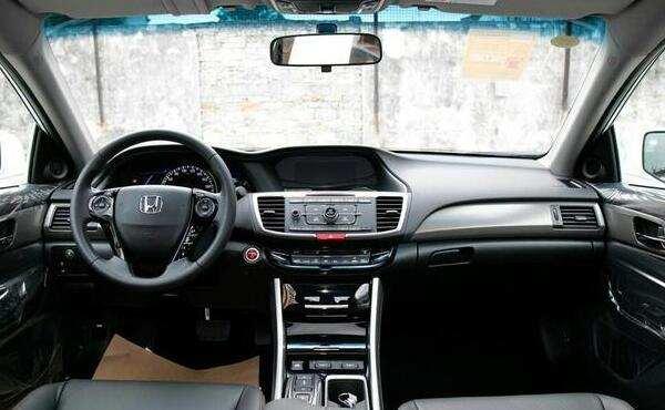 这才是最具厚道B级车,颜值比CC更动感,仅20万果断放弃帕萨特