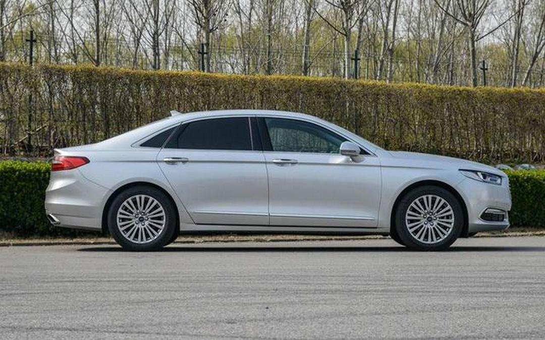 这款性价比最高的合资车,动力超宝马5系,旋转挡杆,最高优惠8万