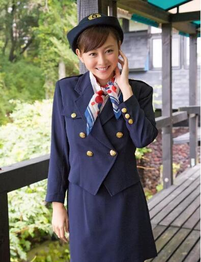 女星杉原杏璃穿空姐制服服晒自拍,也美美哒!网友:穿上外衣不好看!