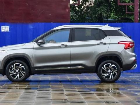 这款SUV售价7万，油耗3毛多，半年售出12万多辆