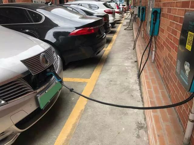 1公里不用2毛钱,奔驰跟比亚迪联手打造的车,真的好用吗?