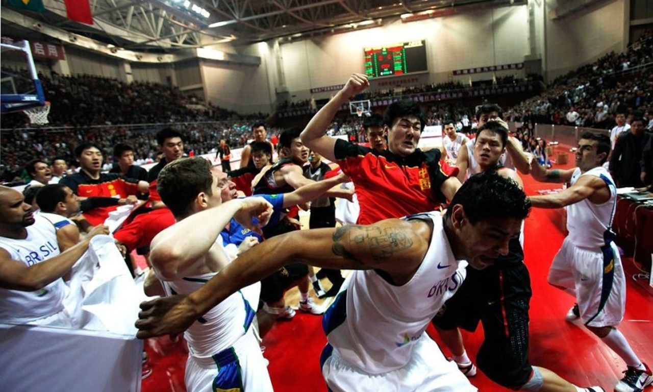 周琦、李楠、朱芳雨、易建联都是男篮打架的狠