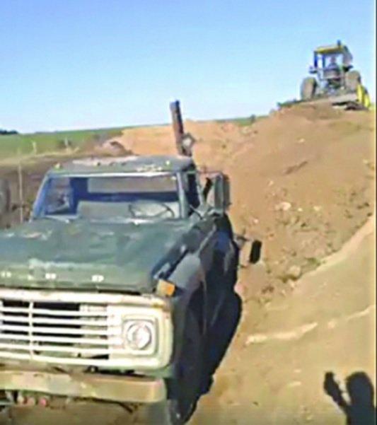 50年的卡车报废后, 农民一举感动无数人