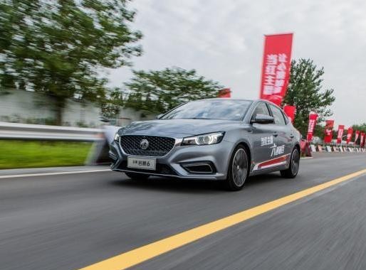 很可能是车界最美艳的上市发布会 车模发明者又要搞事情了