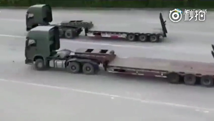 停车入库难吗？看部队老司机驾驶重型加长敞篷车的倒车入库神技！ ​​​