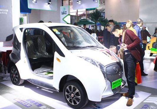 没驾照以后电瓶车都不能开,老年代步车差点划