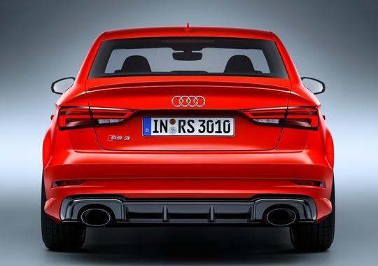 原来RS 3的出现，是为了衬托AMG的美丽